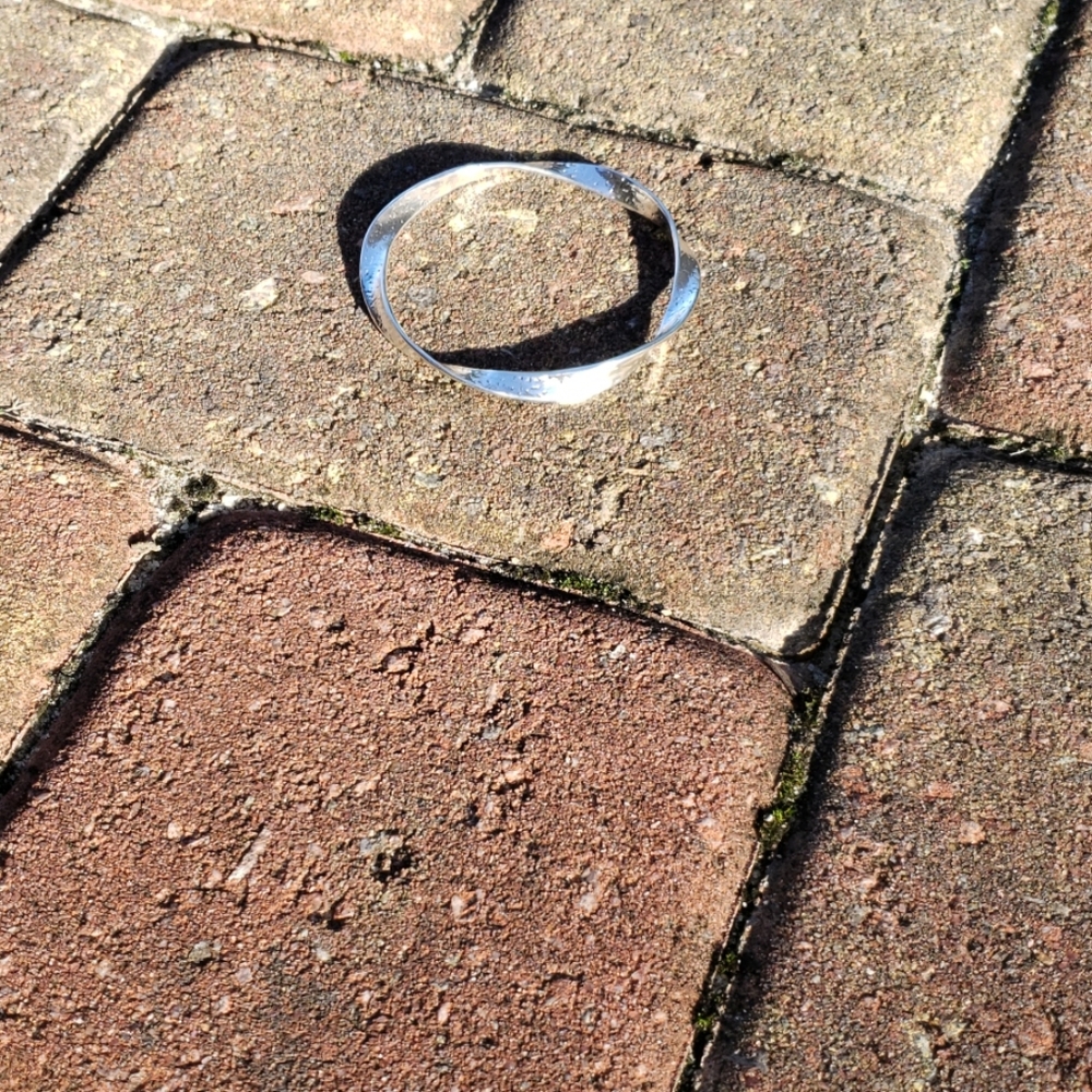 Silpada Ribbon Bangle